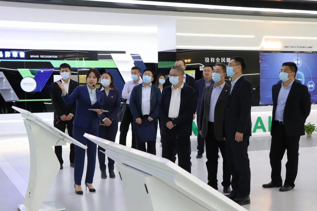 青島市大數(shù)據(jù)發(fā)展管理局領導一行蒞臨文達通股份調研指導